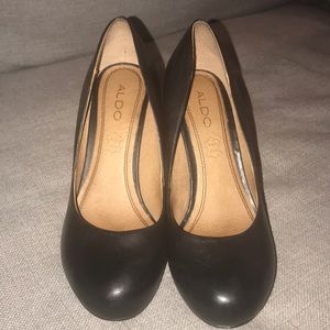 Black Aldo pumps